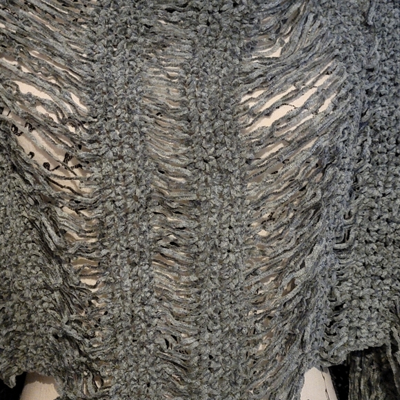 Handmade Gray Knit Scarf - Picture 4 of 6